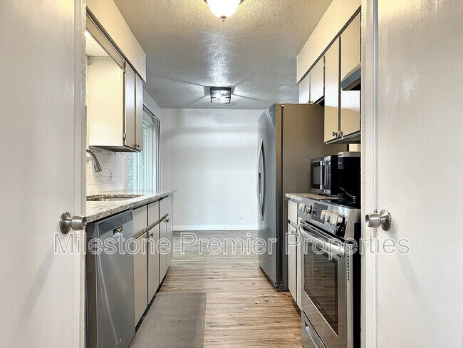 Building Photo - 218 Kansas St