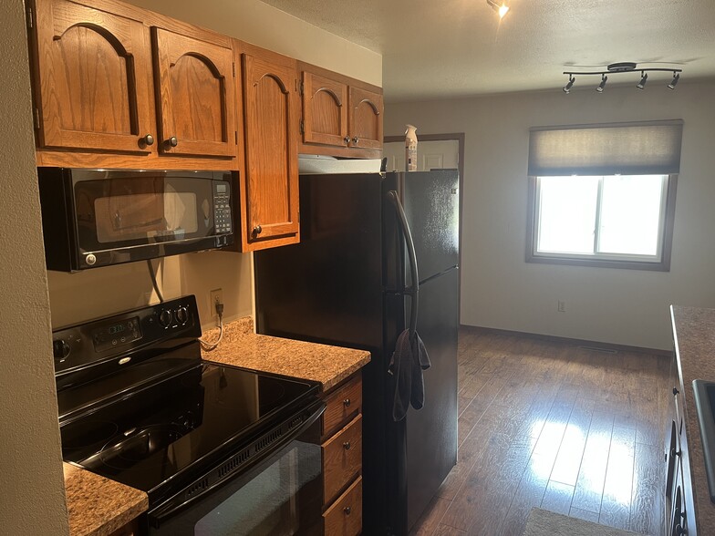 Kitchen - 1804 S Cambridge Ave