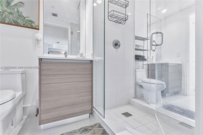 Building Photo - 121 NE 34th St