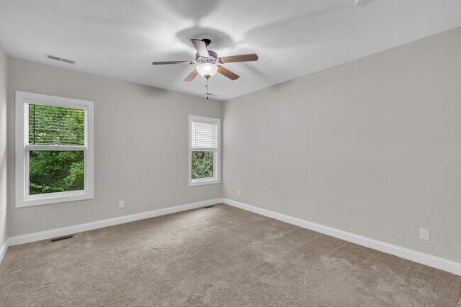 Building Photo - 3 Bedroom Home in Austin Creek! 2 Car Gara...