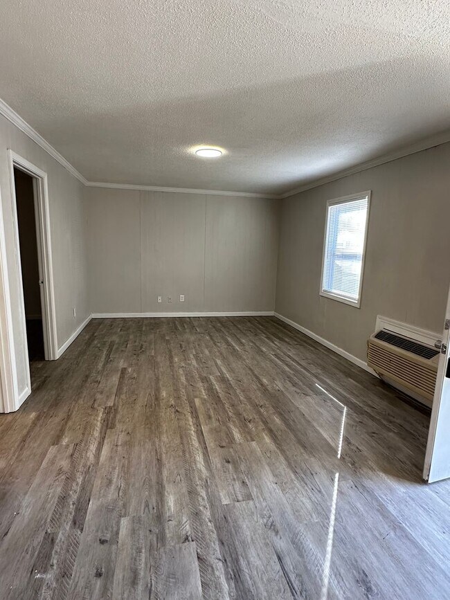 Building Photo - 601 Magnolia Dr