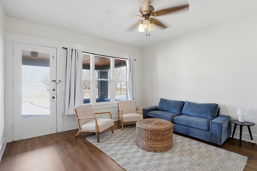 Building Photo - 941 E Raymond St