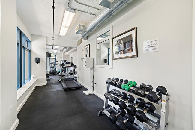 Building Photo - 311 Washington St