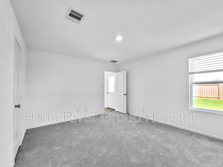 Building Photo - 207 Brandi Dr