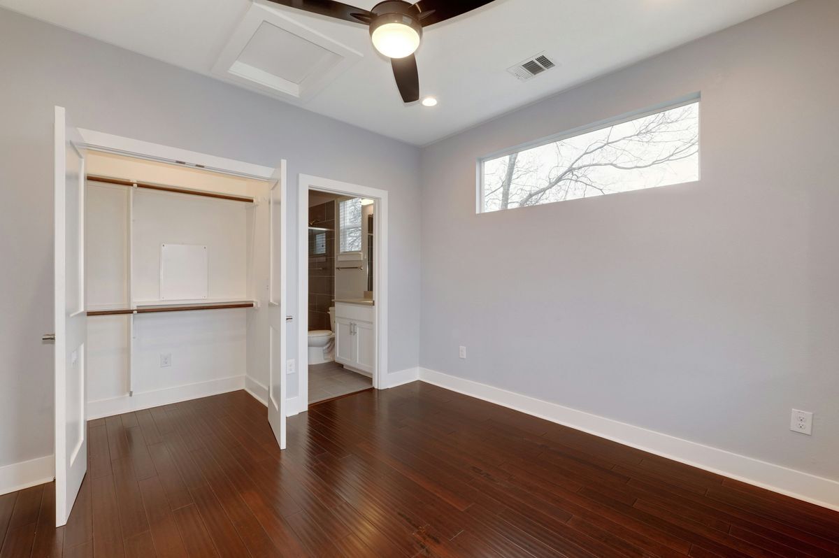 Building Photo - 6902 Carver Ave