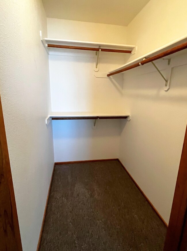 Building Photo - Unfurnished Long Term House! Price Adjustm...