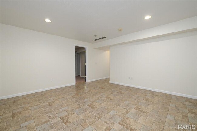 Building Photo - Amazing 4 bedroom 3.5 Bath house