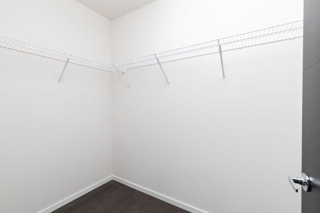 Building Photo - Bright 3 BR 2.5 BA Ballard Townhome