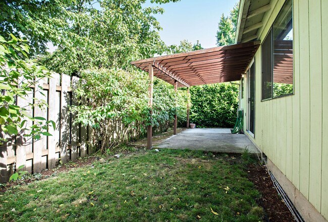 Building Photo - 2729 SE 63rd Ave