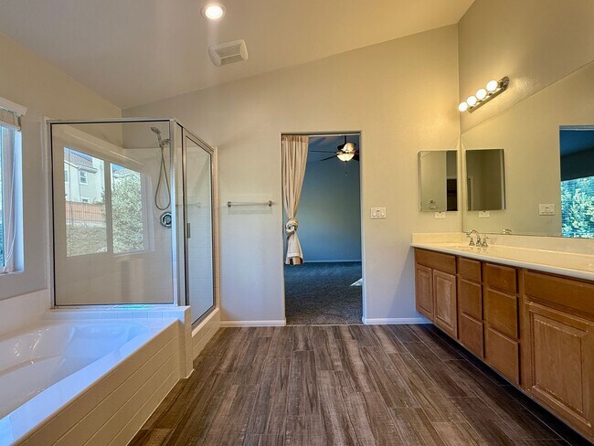 Building Photo - Beautiful 5-Bedroom Home In Oceanside