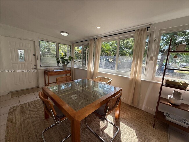 Building Photo - 318 SW 15th St