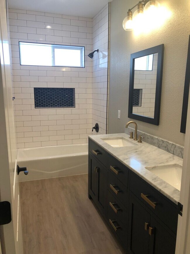 Building Photo - 12484 Mesa Verde Ct