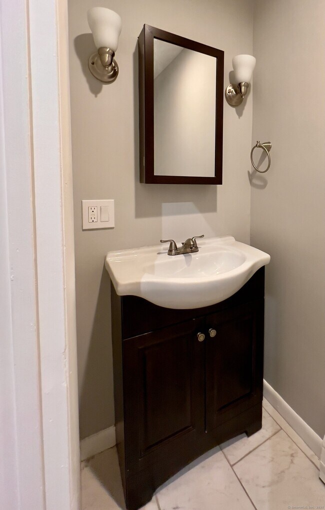 Building Photo - 300-302 Soundview Ave