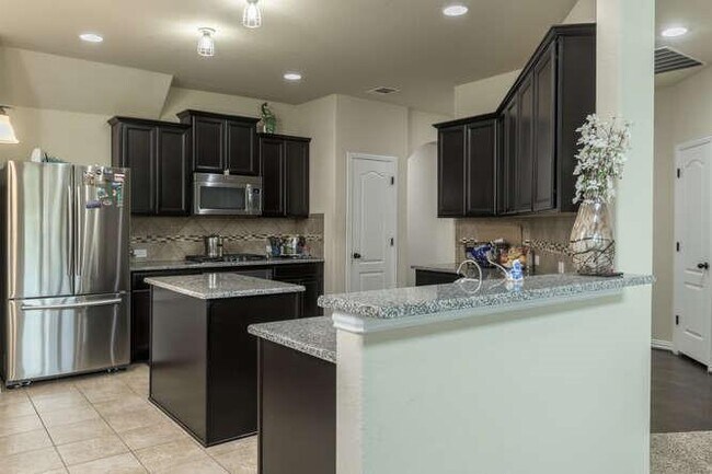 Building Photo - 2469 Millbrook Loop