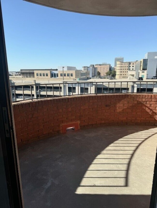 Building Photo - wh912