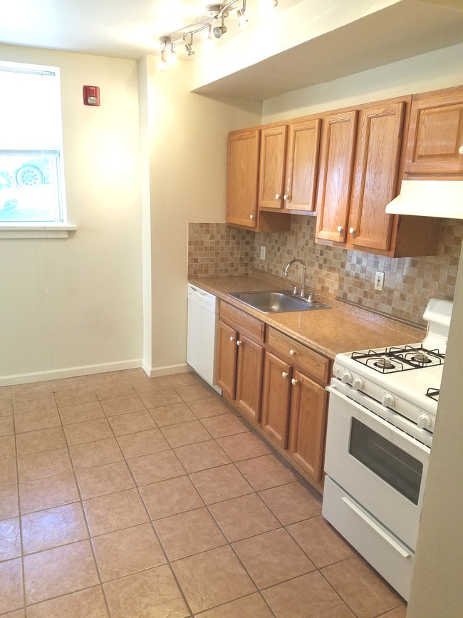 Park West Terrace 152 Park Ave East Rutherford NJ 07073 Apartment