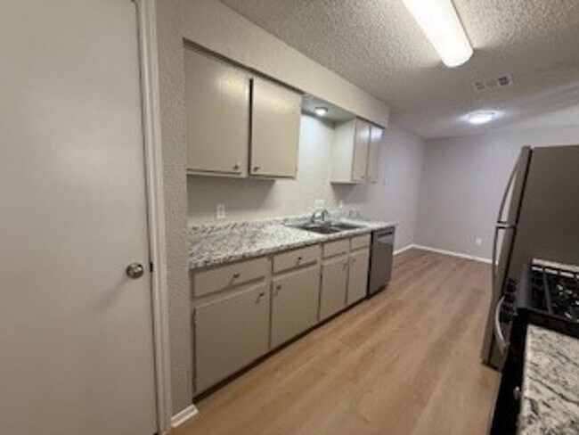 Building Photo - GCC Properties I LP Management Acct1 (2202 Donahue Ln)