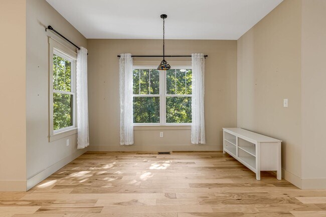 Building Photo - 40 Rangeley Dr