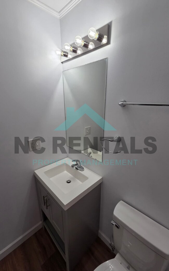 Building Photo - 204 N 6th Ave