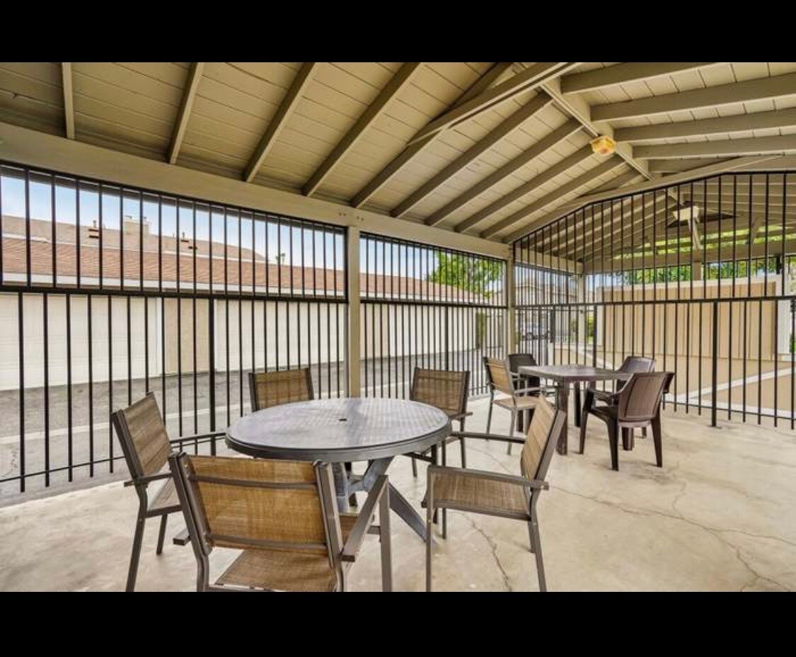 Building Photo - 15210 Shadybend Dr