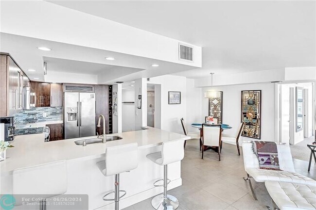 Building Photo - 525 N Ocean Blvd