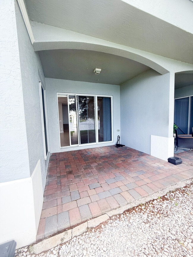 Building Photo - 2125 SW Cape Cod Dr
