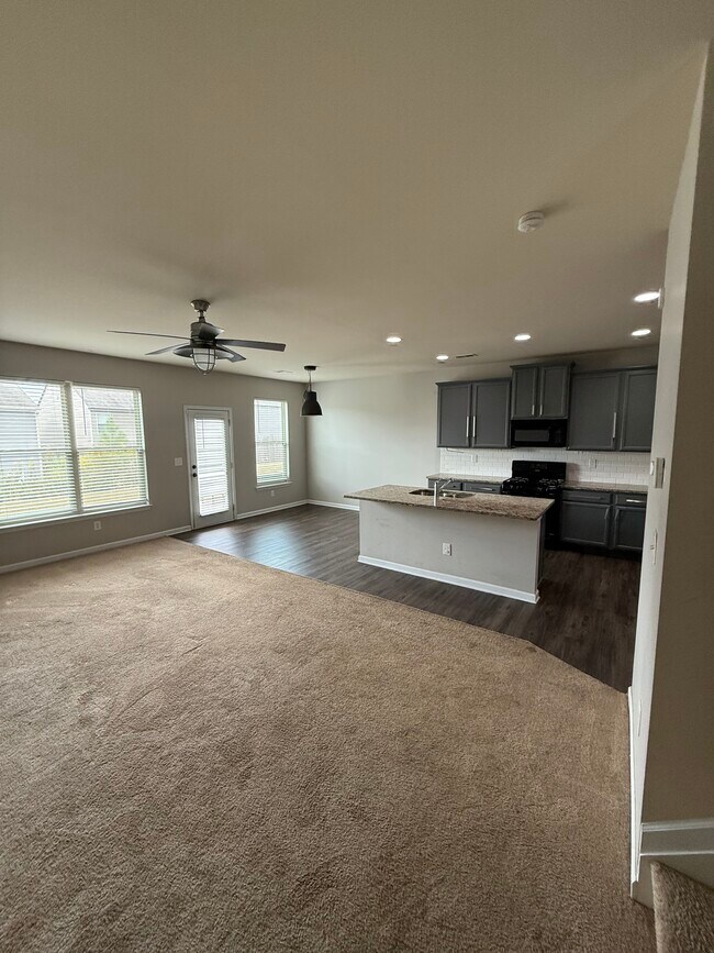 Building Photo - 5881 San Gabriel Ln