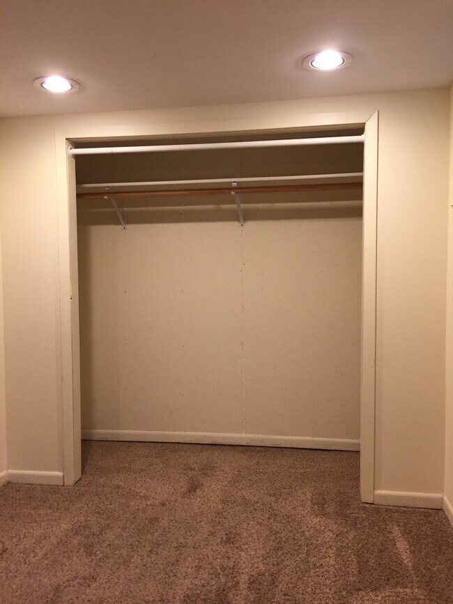 Building Photo - 1221 America Ave NW