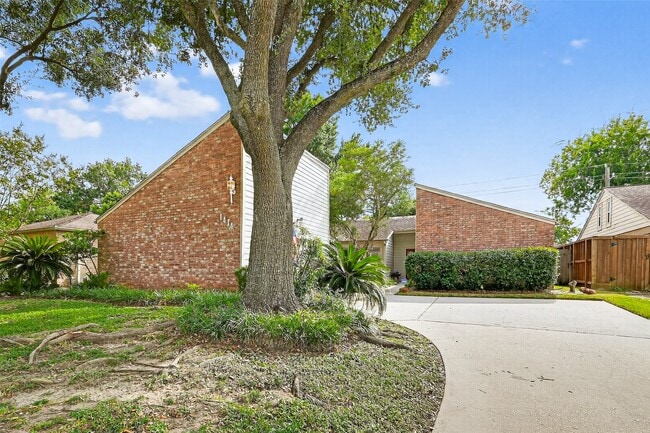 Building Photo - 1414 S Kirkwood Rd