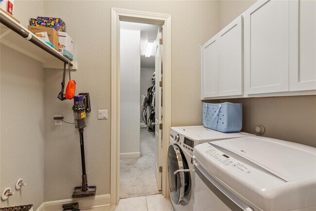 Building Photo - 11905 Deering Pl