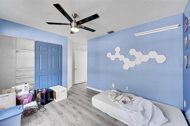 Building Photo - 16417 Sapphire Pl