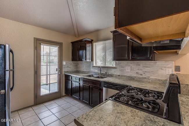 Building Photo - 4517 Loma De Cobre Dr