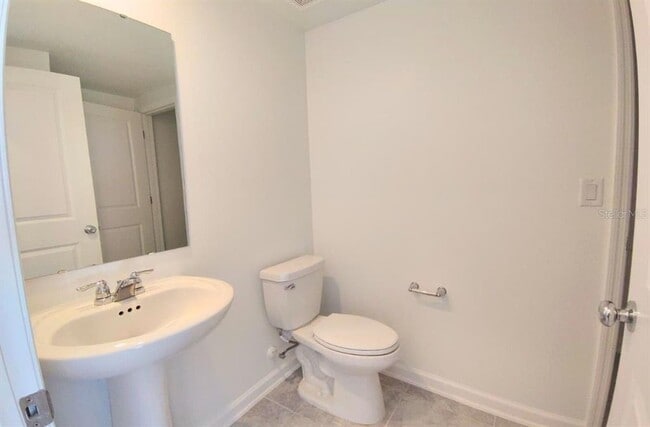 Building Photo - 2572 Skyline Lp