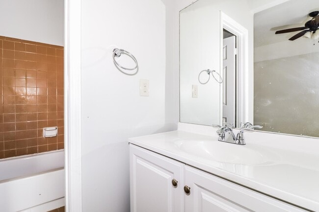 Building Photo - 6349 Valleydale Dr