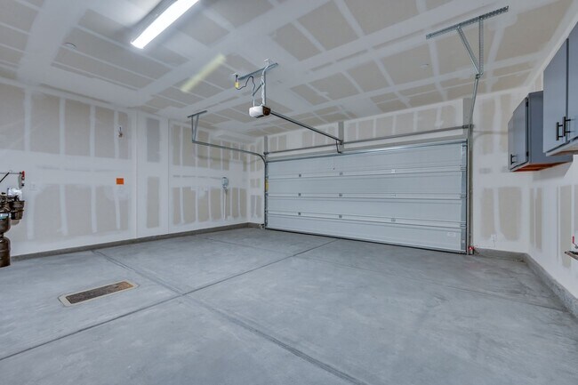 Building Photo - New House!!! Inspirada!!! Across from future Community Pool/Park!!! Tankless water heater!!