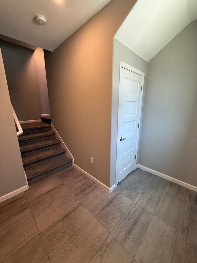Building Photo - PENTHOUSE CONDO IN COMMUNICATION HILL | 2B...