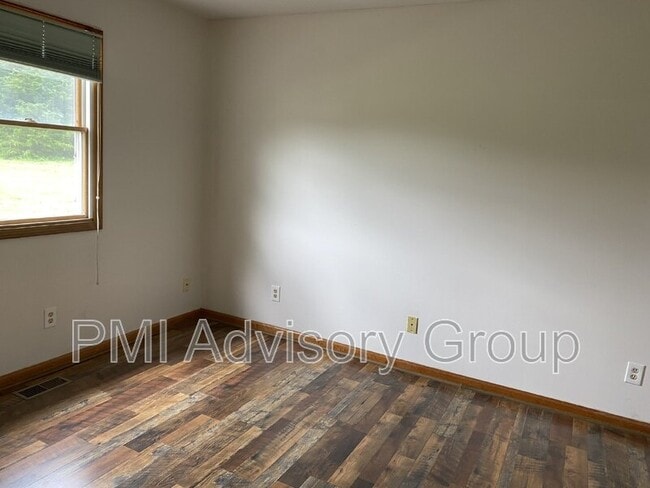 Building Photo - 5435 SW Urish Rd