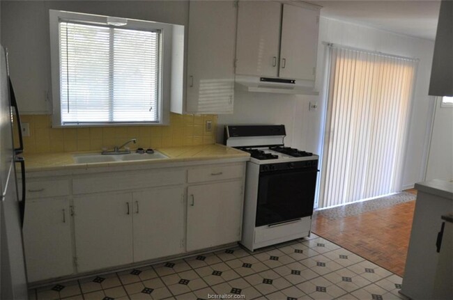 Primary Photo - 818 Vine St