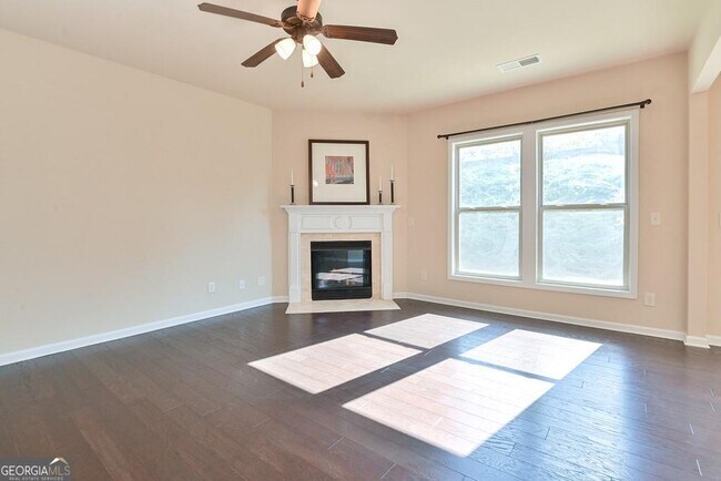 Building Photo - 4665 Woodbine Way