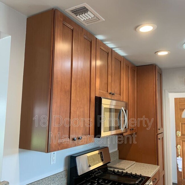 Building Photo - 5169 Tipton St