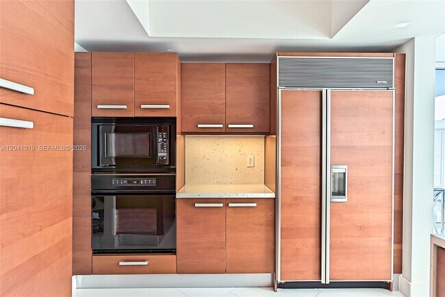 Building Photo - 3535 S Ocean Dr