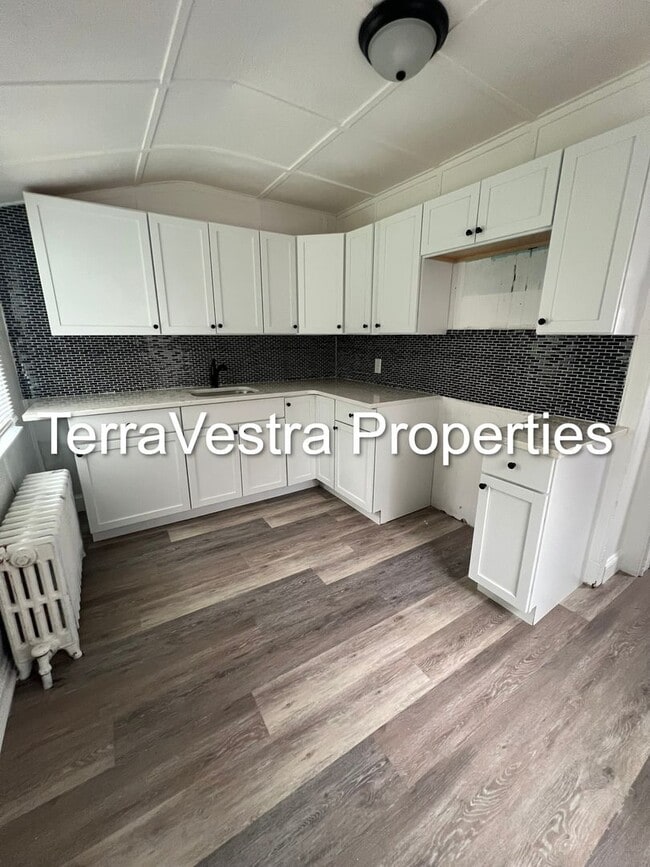 Building Photo - 3 bed single family in Salem. Eligible for...