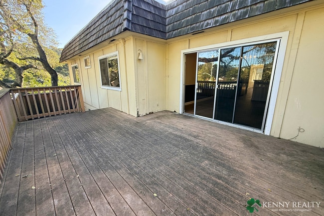 Building Photo - Updated 3 Bedroom, 2 Bathroom in Laurelwood Neighborhood San Mateo