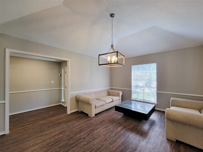 Building Photo - 6606 Brittany Park Ln