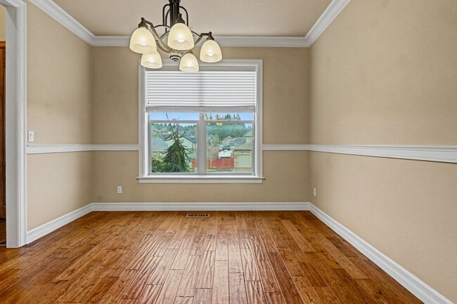 Building Photo - 4 bed, 2.5 bath Two-Story Home in West Salem