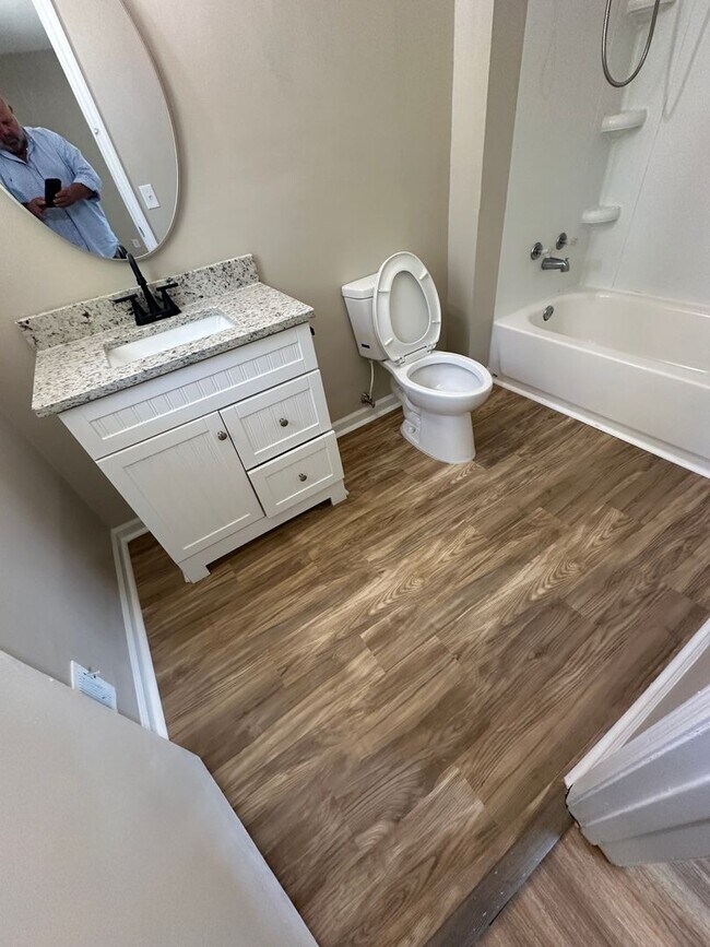 Building Photo - ***SPECIAL*** 50% OFF FIRST MONTH RENT