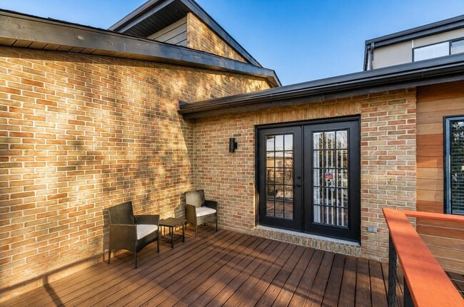 Building Photo - 3535 Sunset Dr