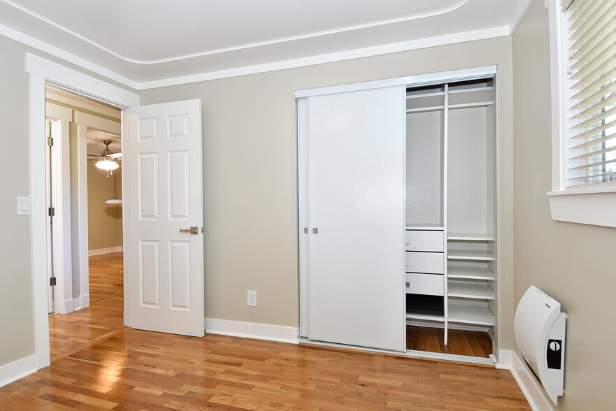 Building Photo - 6 SE 136th Ave