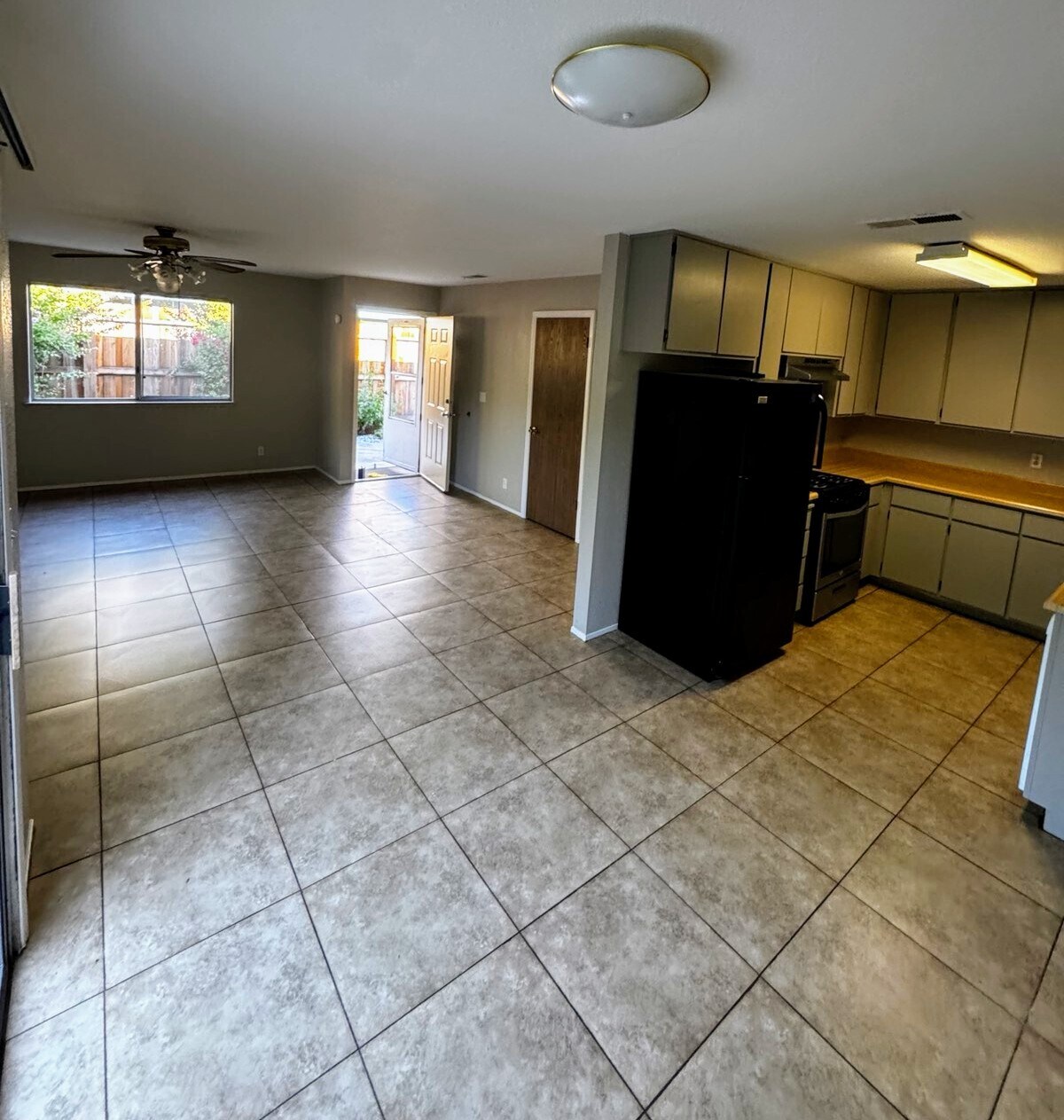 Building Photo - 615 Oriole Ave