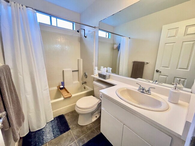 Building Photo - 3 Bedroom Carlsbad Townhouse!